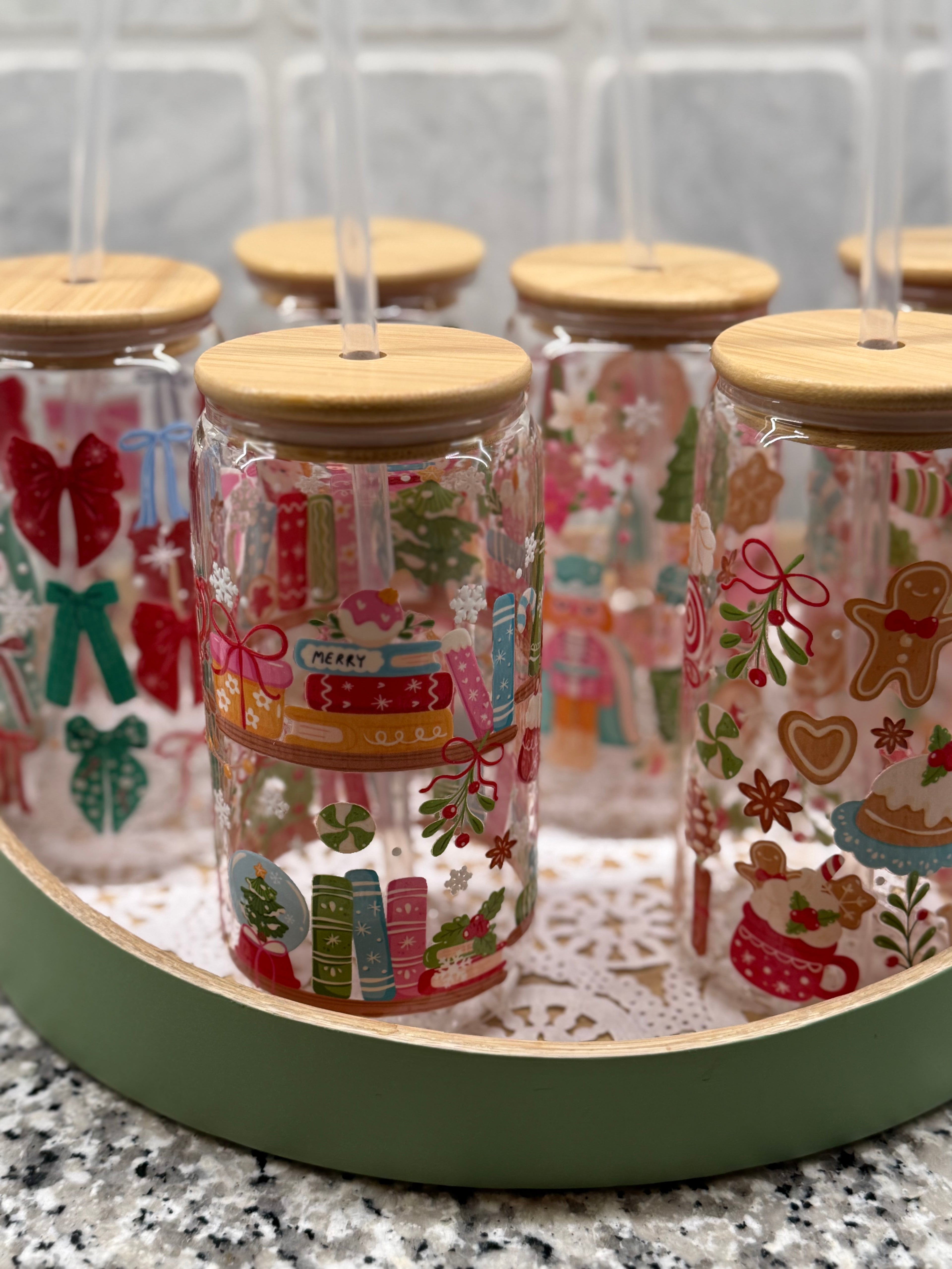 Holiday Bow Parade 16oz Can Glass – Christmas Cup with Bamboo Lid