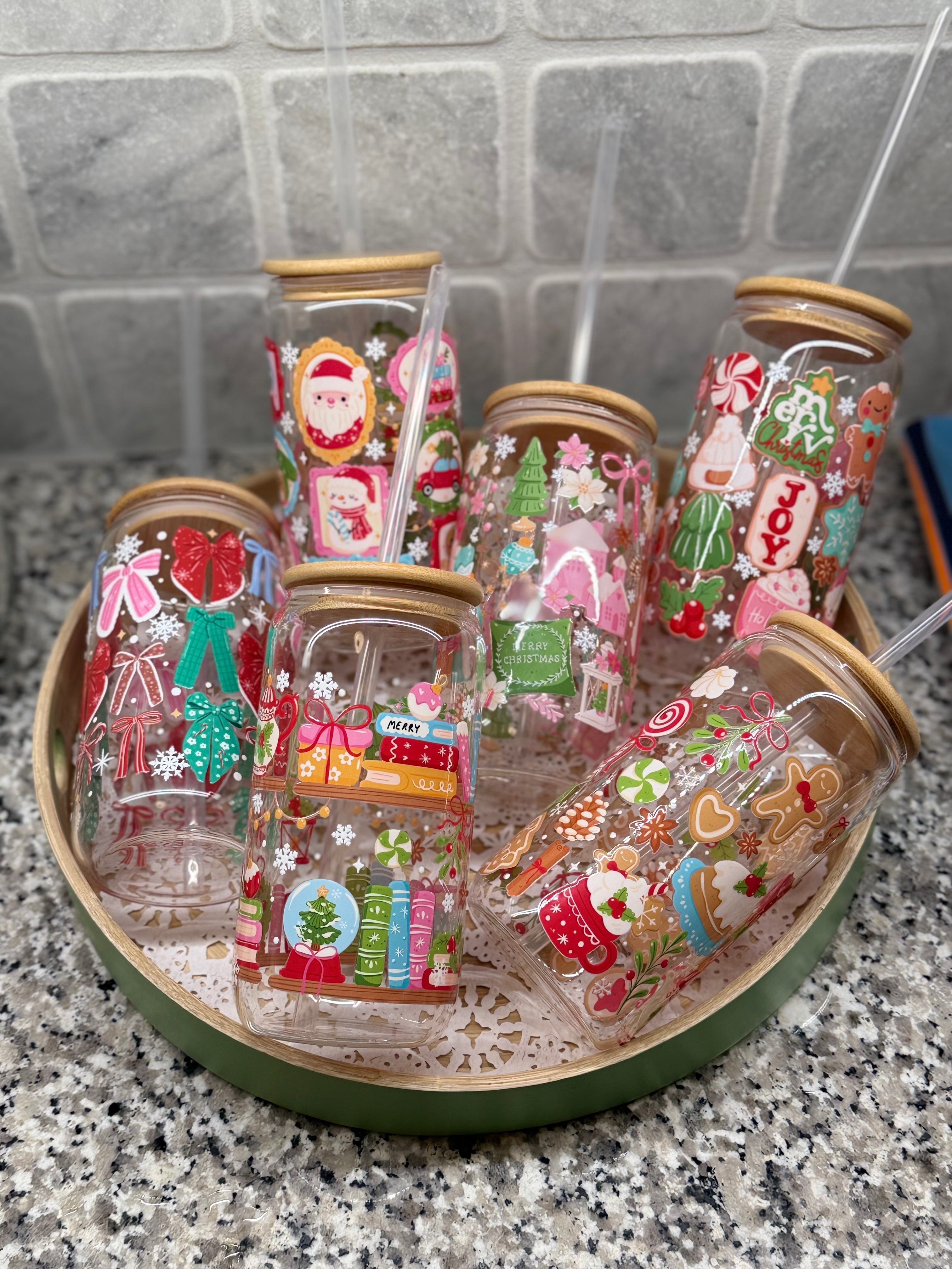 Holiday Bow Parade 16oz Can Glass – Christmas Cup with Bamboo Lid