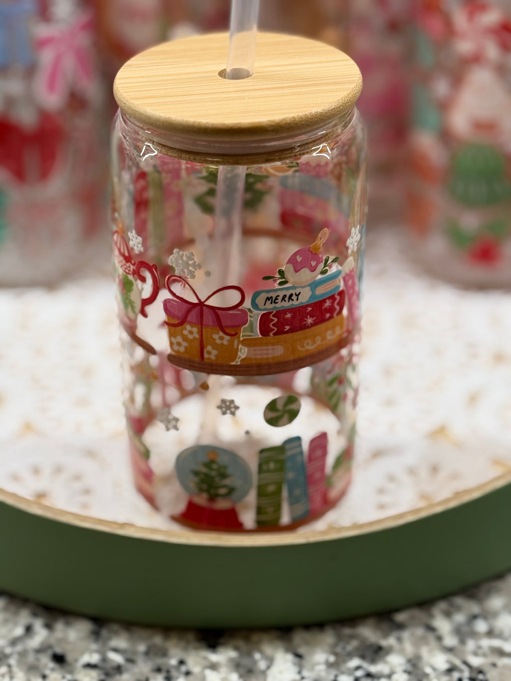 Cozy Christmas Book Nook 16oz Can Glass with Bamboo Lid & Straw