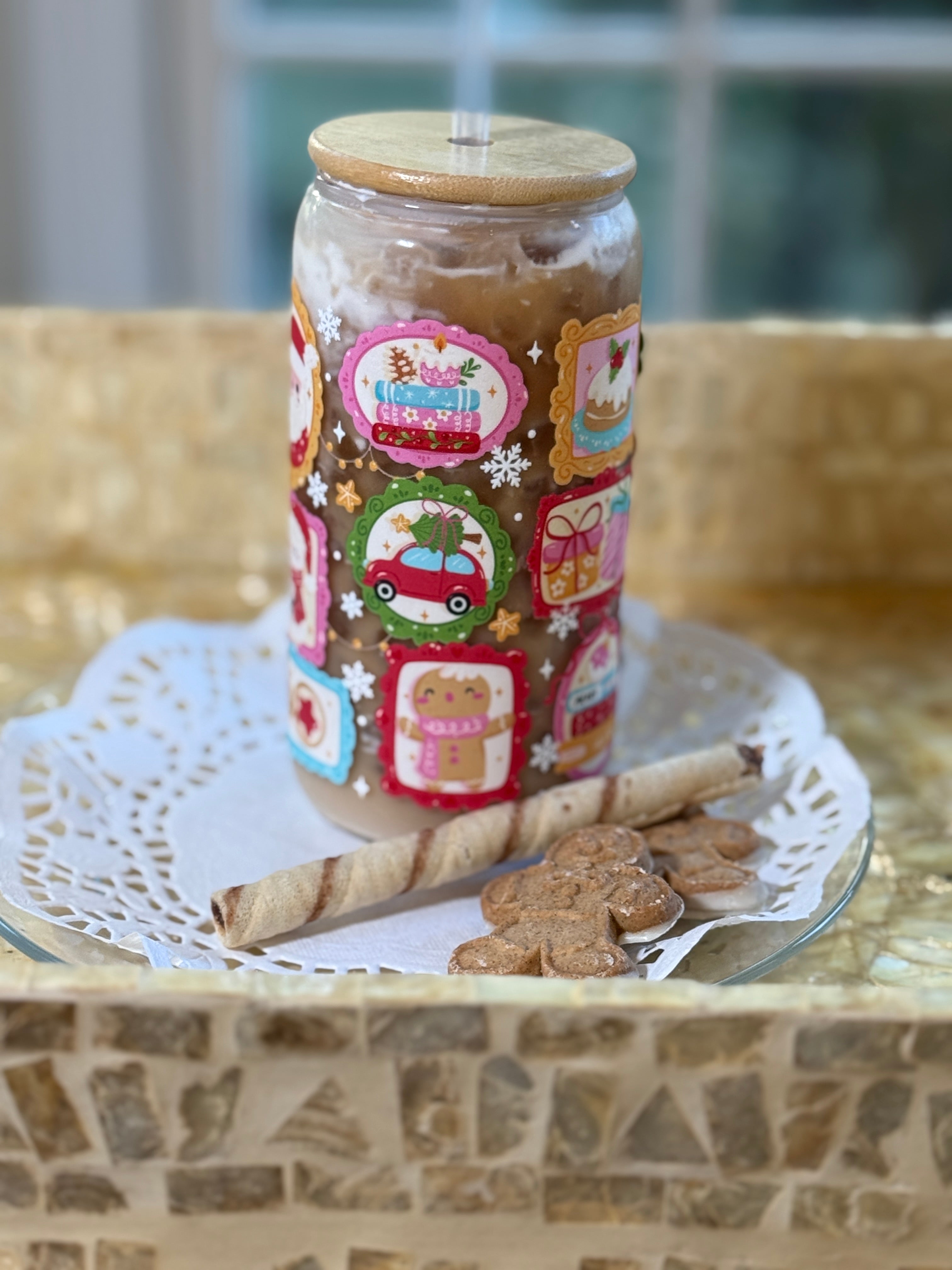 Christmas Storybook Frames 16oz Can Glass – Christmas Cup with Bamboo Lid